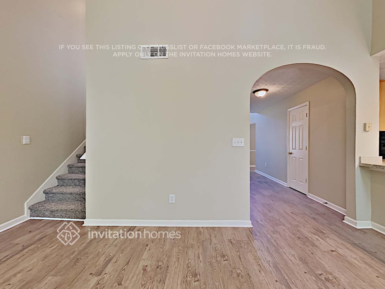 Building Photo - 320 Birchmere Close SW