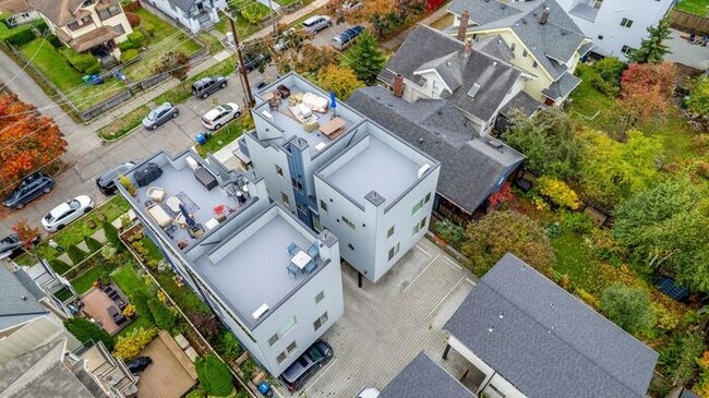 Building Photo - Stunning Ultra-Modern Central District Townhome w/ Air Conditioning