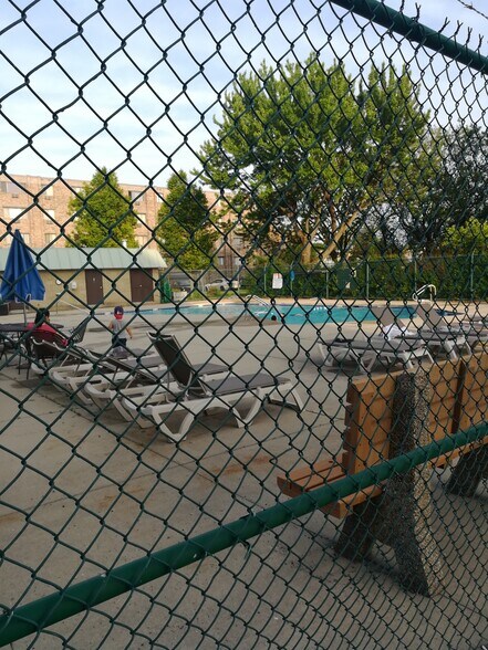 Building Photo - 5310 N Chester Ave