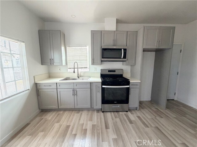 Building Photo - 1020 W 67th St