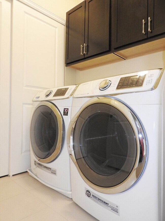 Building Photo - Central Park Town Home for Rent!