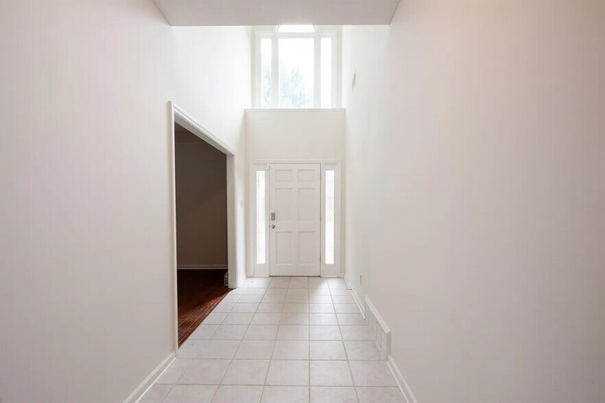 Building Photo - 3911 Lighthouse Ln