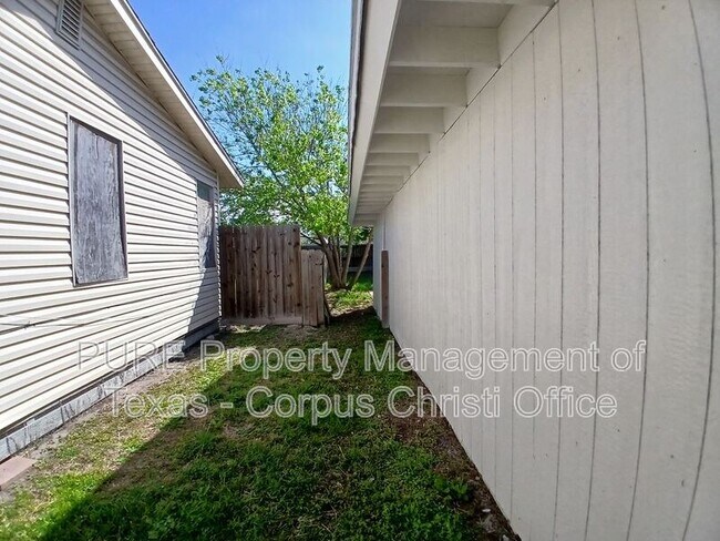 Building Photo - 1506 Crosby St