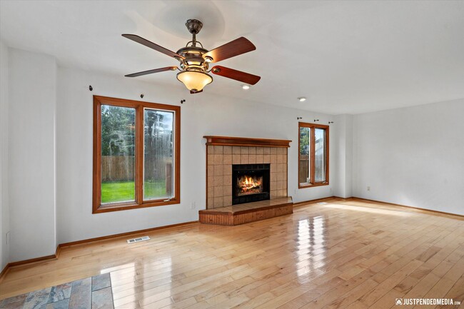 Building Photo - Modern Southside Duplex