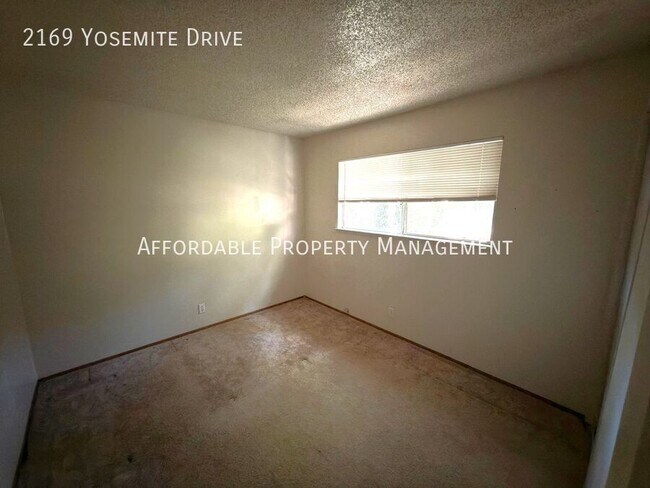 Building Photo - 2169 Yosemite Dr