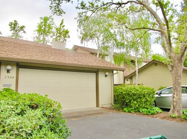 Primary Photo - 1540 Candelero Dr