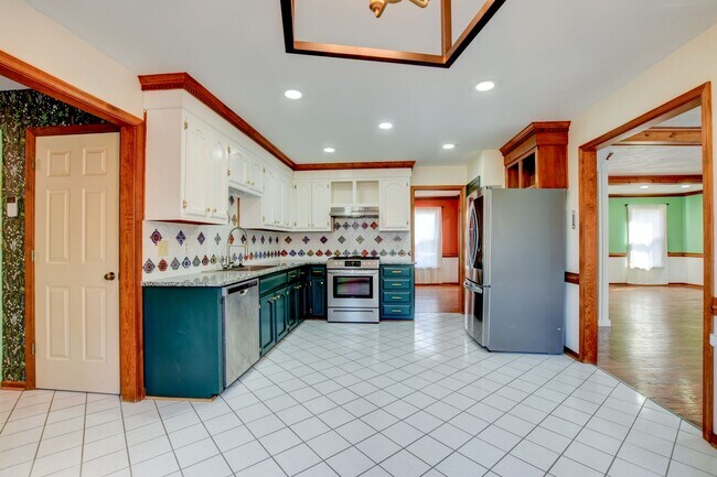 Building Photo - 412 Saddle Ct