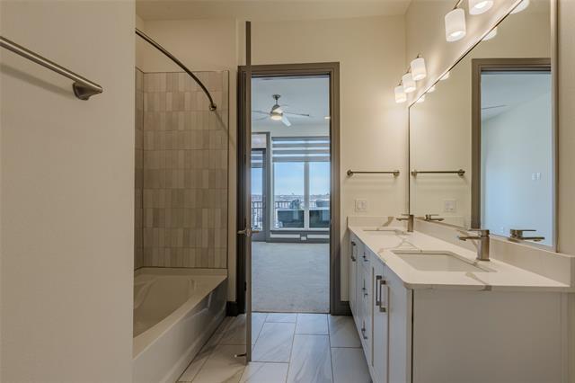 Building Photo - 2700 Old Denton Rd