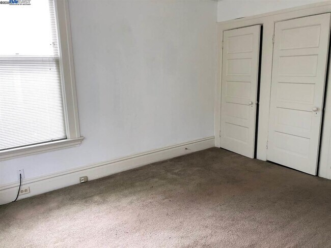 Building Photo - 1173 Park Ave E