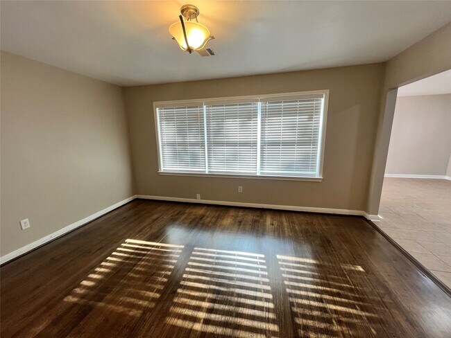 Building Photo - 14410 Castlereagh Dr