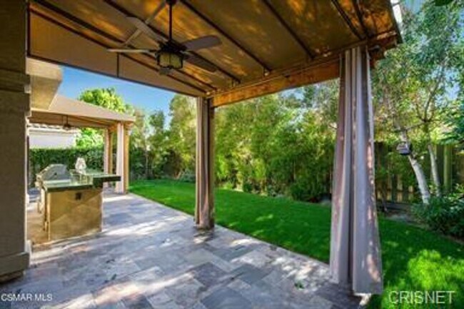 Building Photo - BEAUTIFUL LONE OAK HOME IN CALABASAS!