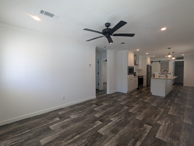 Building Photo - 127 Coral Crest Dr