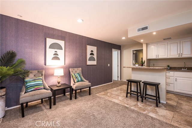 Building Photo - 2328 E Vine Ave