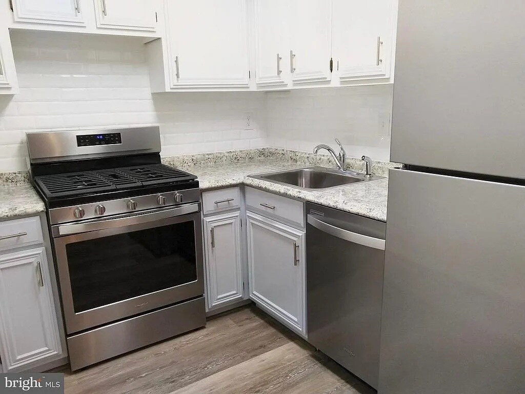 Upgraded Whirlpool kitchen appliances, including dishwasher, convection oven, and gas range. - 490 M St SW
