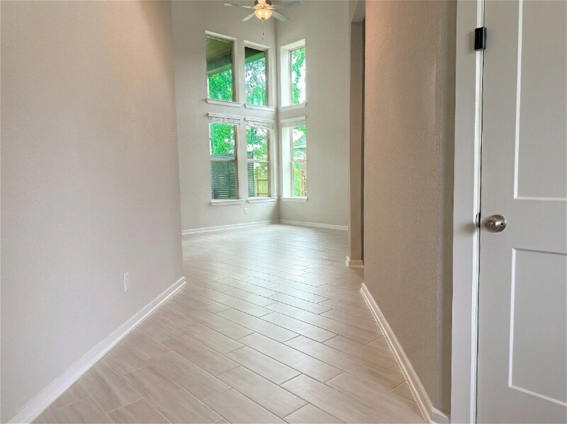 Building Photo - 224 Golden Shiner Dr