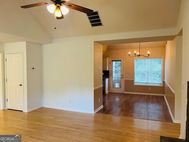 Building Photo - 145 Riverside Dr