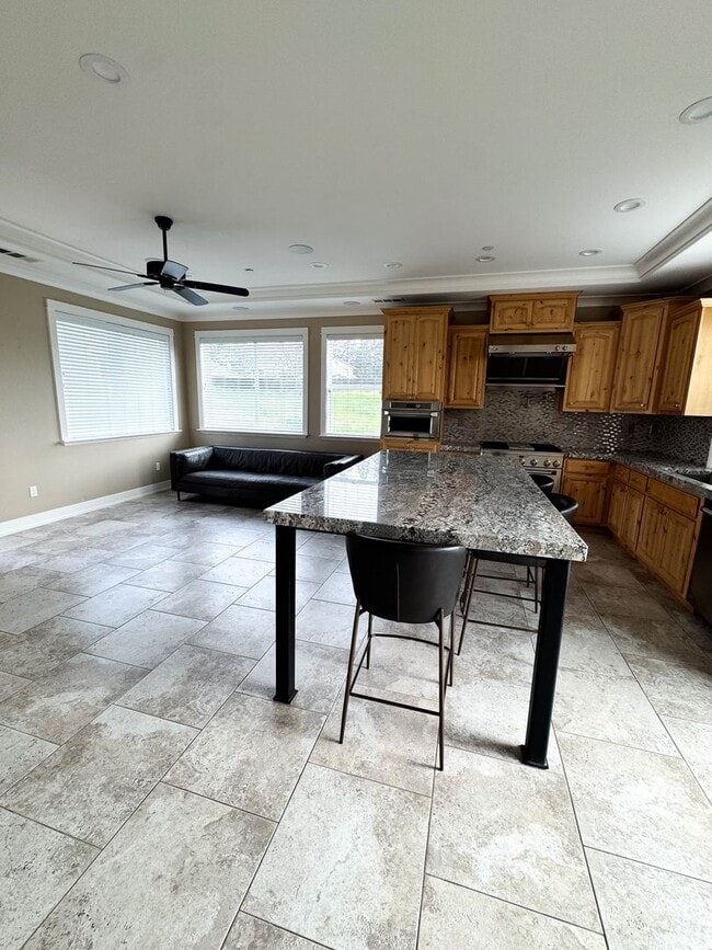 Building Photo - 4925 Milano Way