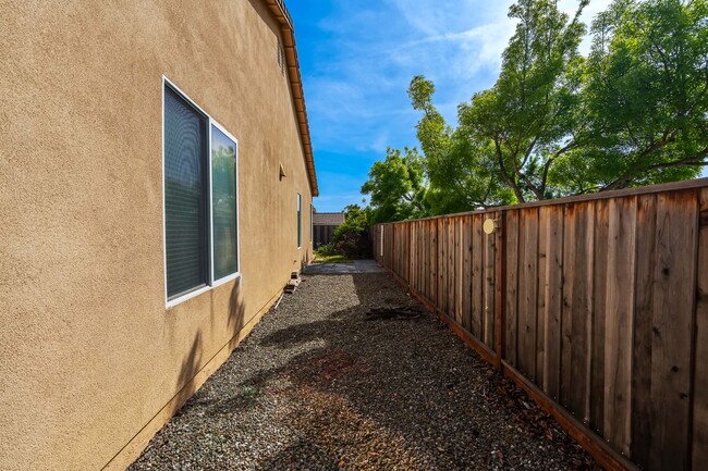 Building Photo - Spacious 3-Bed, 2-Bath Single Level Home
