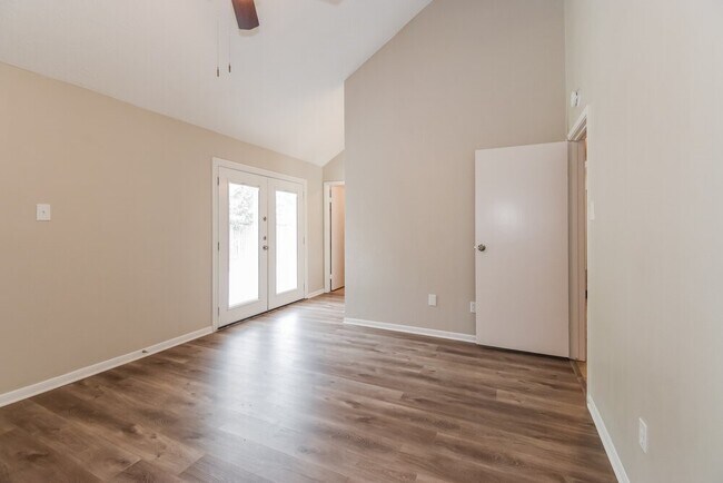Building Photo - 6511 Gleneagles Dr