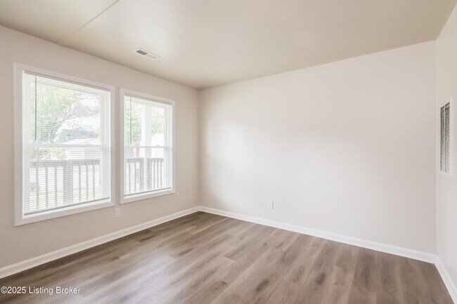 Building Photo - 2541 Rowan St