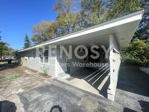 Building Photo - Freshly Renovated 2 Bed/1 Bath Apartment in Clearwater