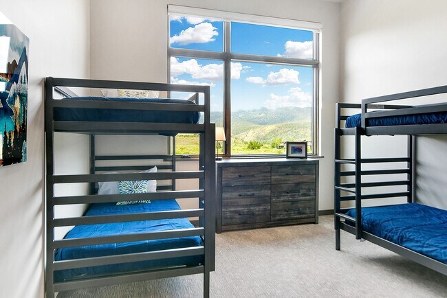 Building Photo - Luxury ski season rental is an entertainer...