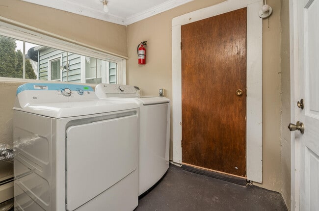 Building Photo - 72 Taylor St