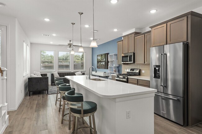 Building Photo - 7449 Hinsdale Dr