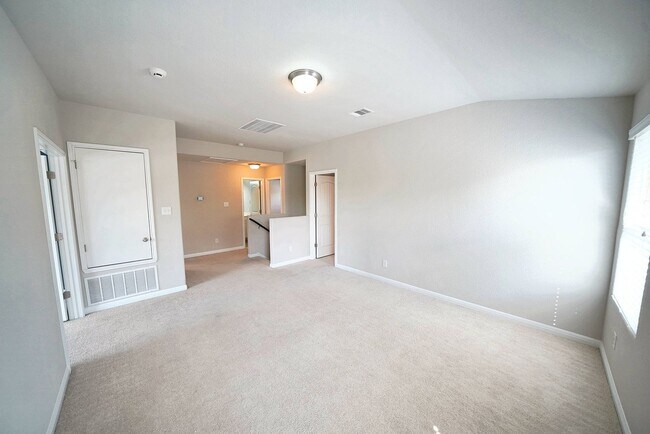 Building Photo - Beautiful Rental in Converse! Realtor Comm...