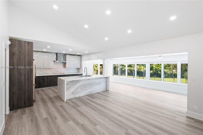 Building Photo - 7550 SW 127th St