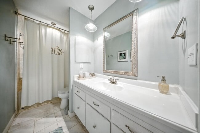 Building Photo - Spacious 2 -story townhome in the heart of Forest Acres