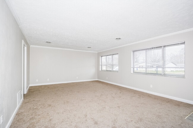 Building Photo - Fantastic 3bd/2ba home! Coming soon!