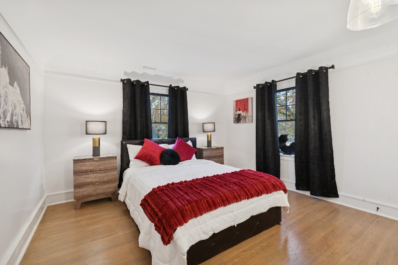 Building Photo - 1937 Foster Ave