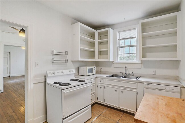 Building Photo - 1608/10 Saint Mary Street