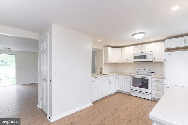 Building Photo - 310 Sedgwick Ct