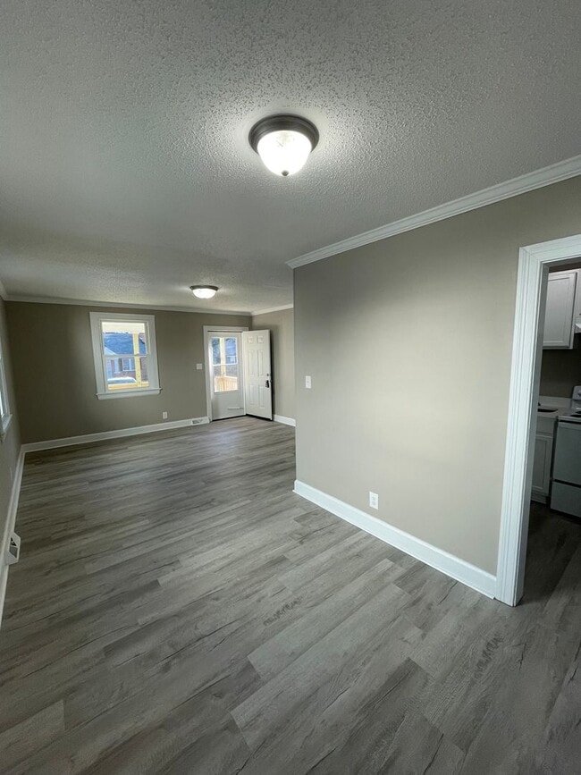 Building Photo - 613 Caldwell Ave NE