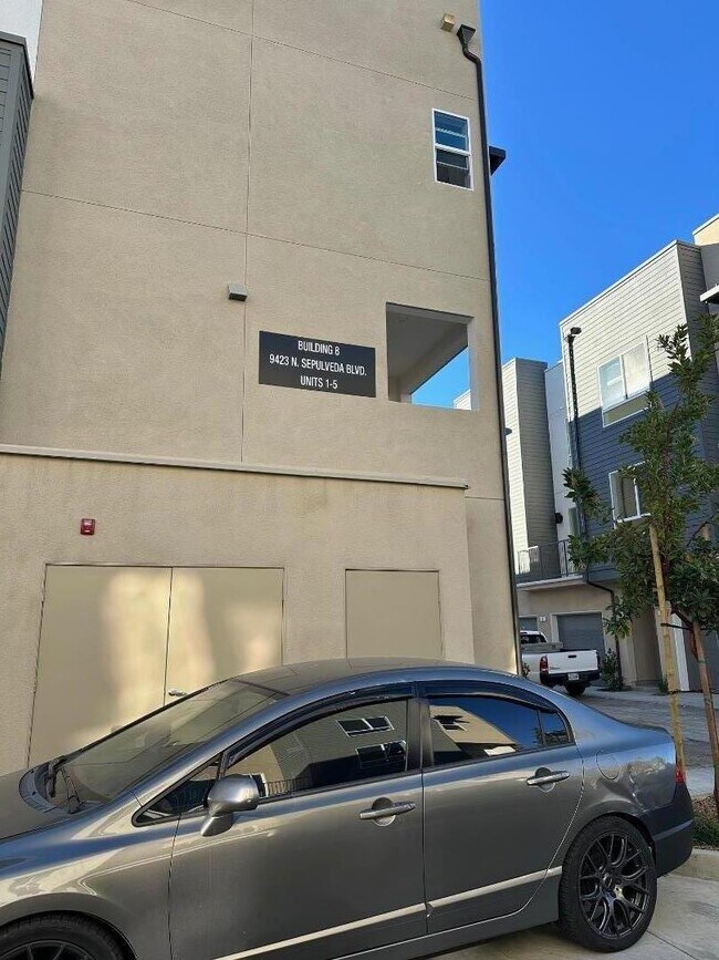 Building Photo - 9423 Sepulveda Blvd