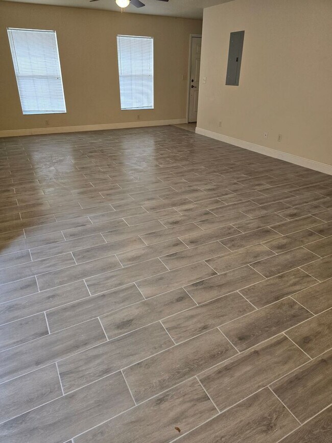 Building Photo - Newer 3/2 Townhome in Inverness!!!