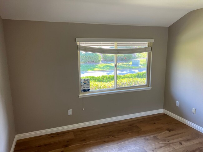 Building Photo - Oaks North Townhome with Views
