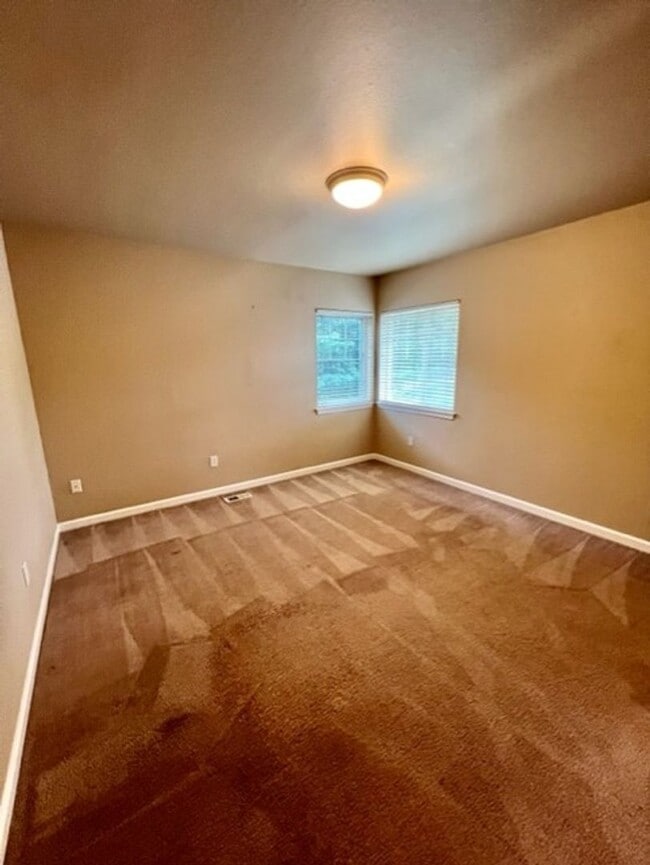 Building Photo - Kent Duplex