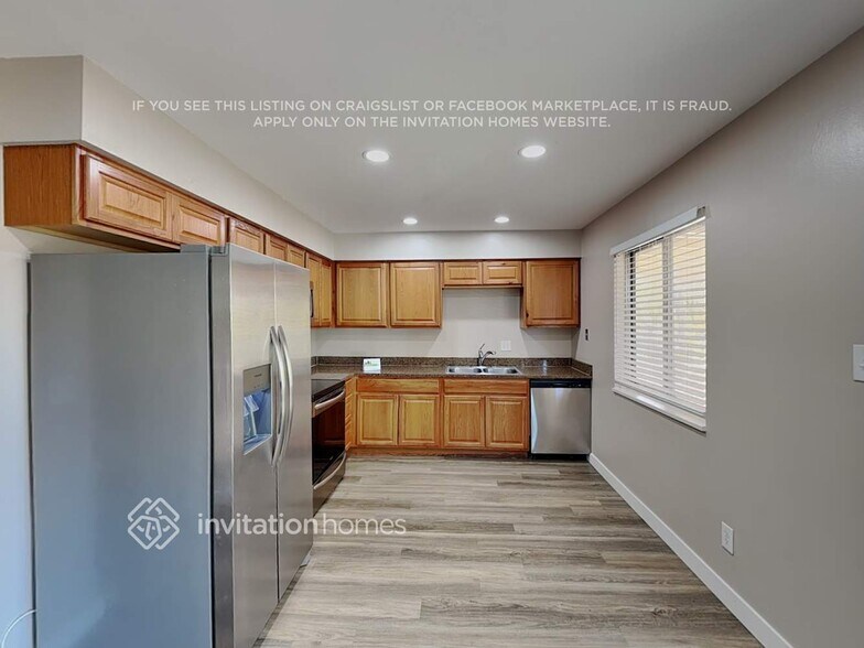 Building Photo - 1597 S Uvalda St