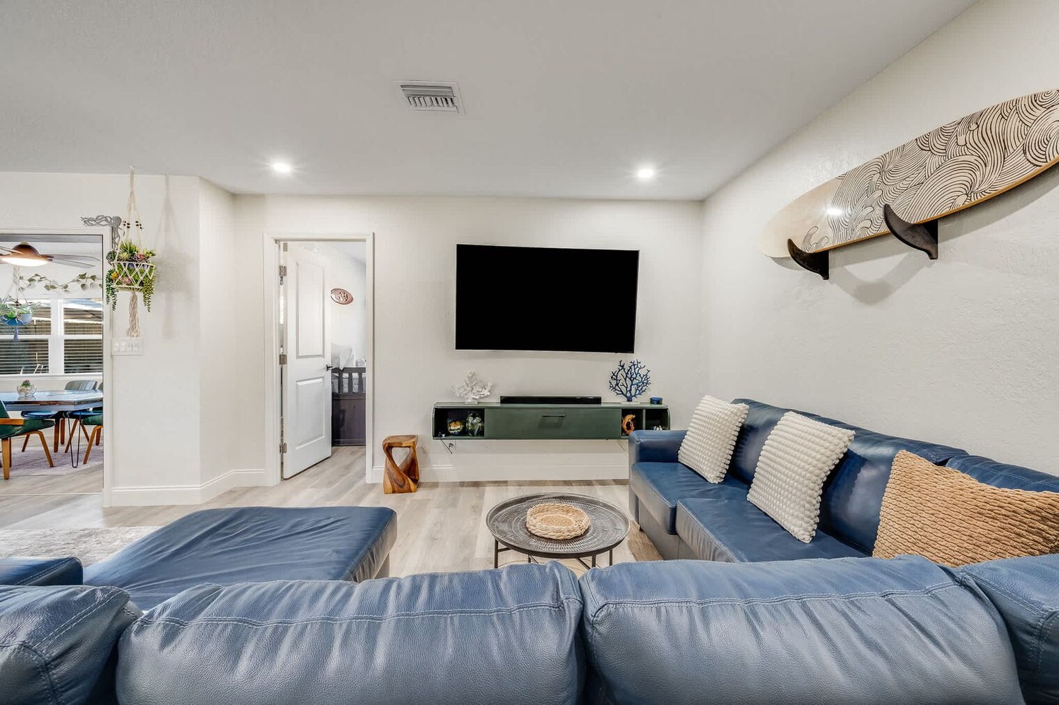 Building Photo - 415 N Shore Dr