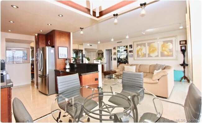 Building Photo - 4000 Island Blvd