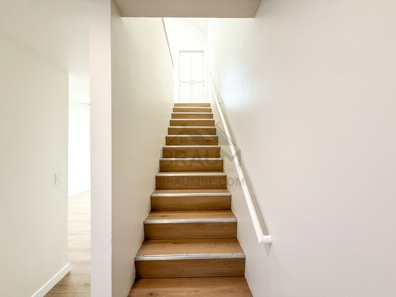 Building Photo - 14249 Friar St