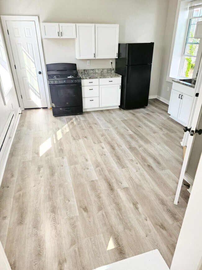 Building Photo - Central Ave