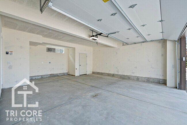 Building Photo - Sandy Luxury Townhomes