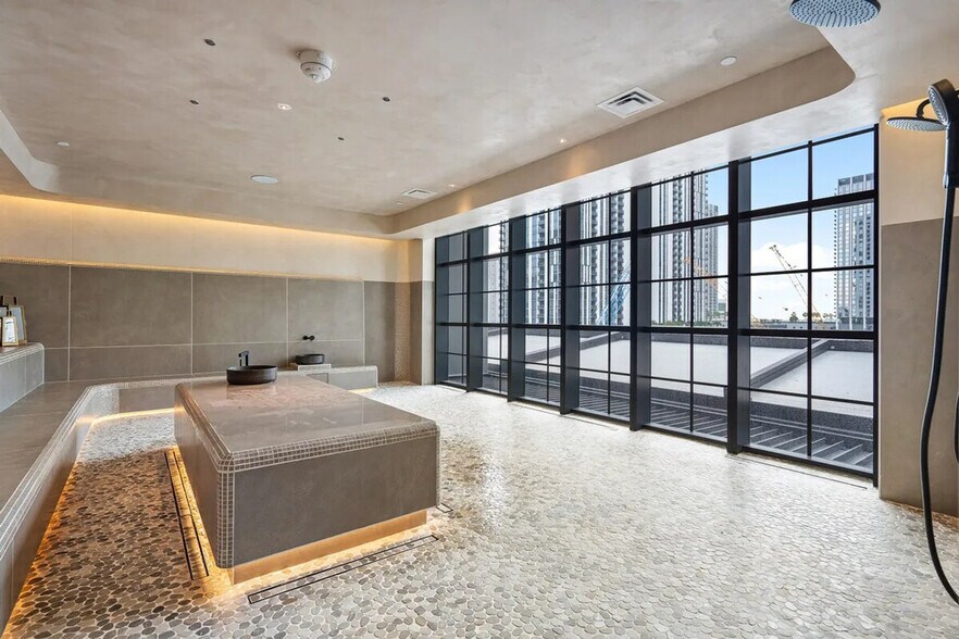 Building Photo - 125 NE 6th St