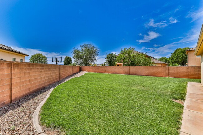 Building Photo - "Spacious 4-Bedroom Retreat with 3,584 Sq ...