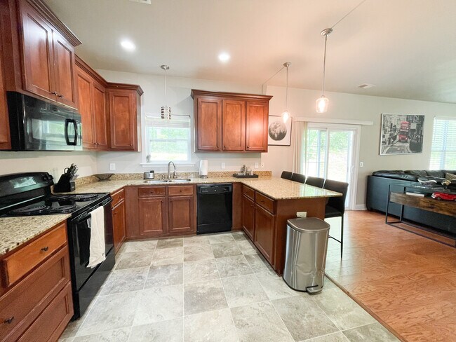Building Photo - 10 Manzanita Ct