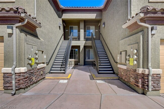 Building Photo - 6868 Sky Pointe Dr
